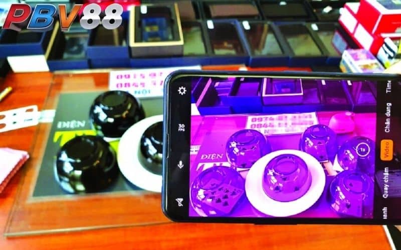 Tài xỉu bịp là hình thức gian lận bằng các công cụ trong ván tài xỉu Tài xỉu bịp là hình thức gian lận bằng các công cụ trong ván tài xỉu